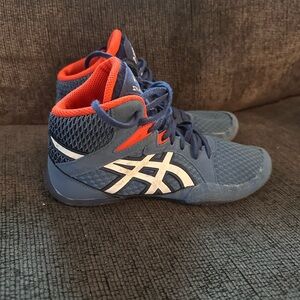 ASICS Kids Navy and Orange wrestling shoes Sz 4.5 Snapdown